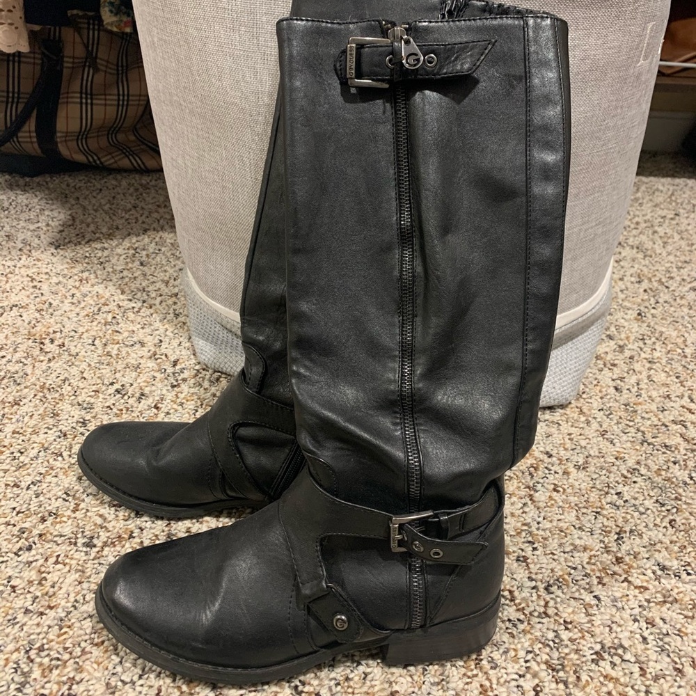 Adorable black G by Guess boots!